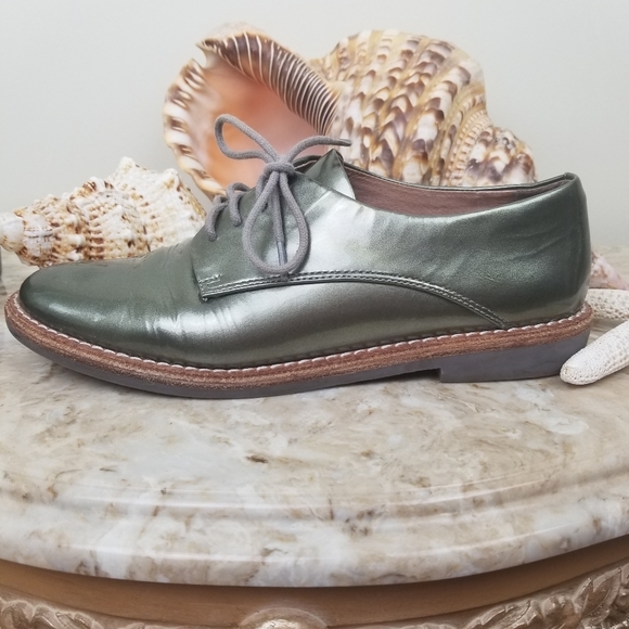 VINCE CAMUTO Nilee Pewter Metallic Laced Oxfords Sz 5 - Picture 2 of 11